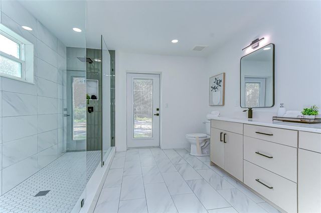 909 LAKE CHARLES CIRCLE, Lutz, FL 33548