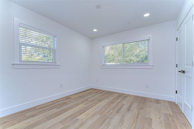 909 LAKE CHARLES CIRCLE, Lutz, FL 33548