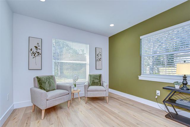 909 LAKE CHARLES CIRCLE, Lutz, FL 33548