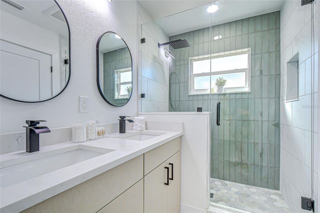 909 LAKE CHARLES CIRCLE, Lutz, FL 33548