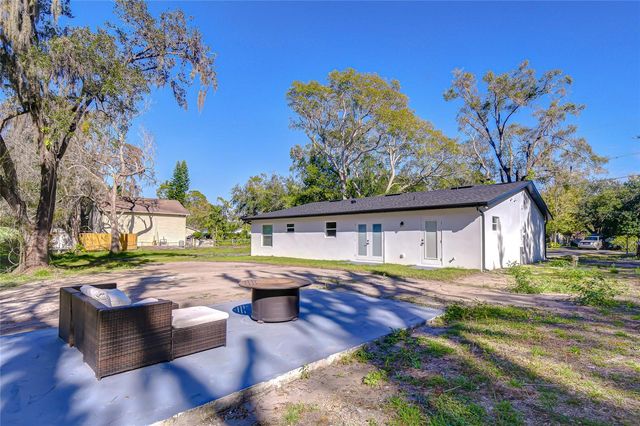 909 LAKE CHARLES CIRCLE, Lutz, FL 33548