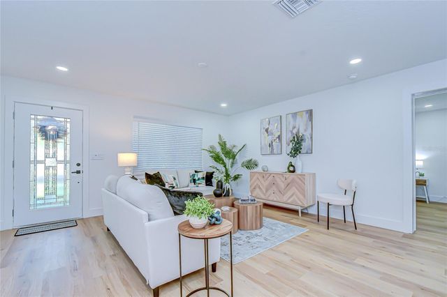 909 LAKE CHARLES CIRCLE, Lutz, FL 33548