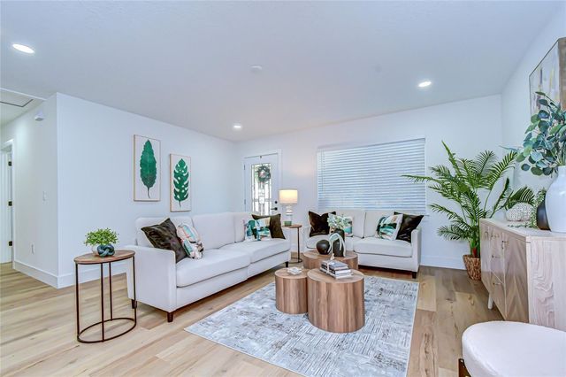 909 LAKE CHARLES CIRCLE, Lutz, FL 33548