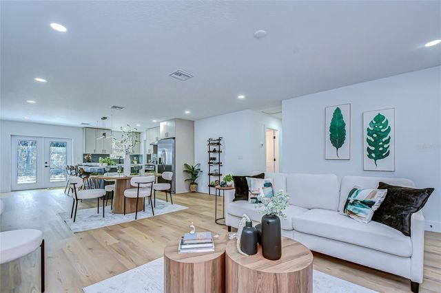 909 LAKE CHARLES CIRCLE, Lutz, FL 33548