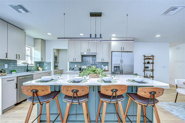 909 LAKE CHARLES CIRCLE, Lutz, FL 33548