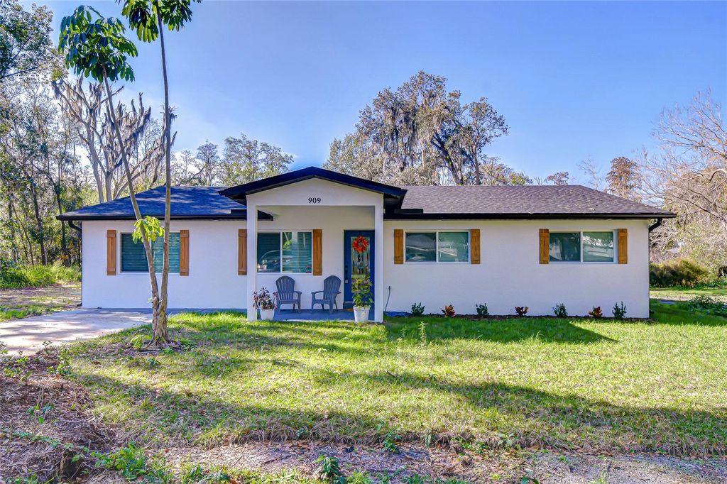 909 LAKE CHARLES CIRCLE, Lutz, FL 33548
