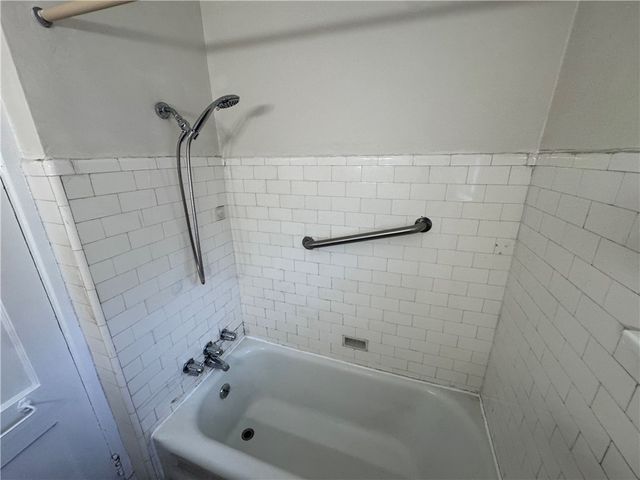 5944 Phillips Ave, Squirrel Hill, PA 15217