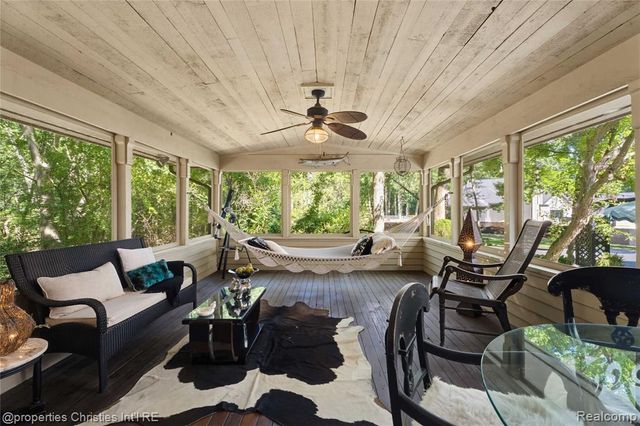 32870 Bingham Lane, Bingham Farms, MI 48025
