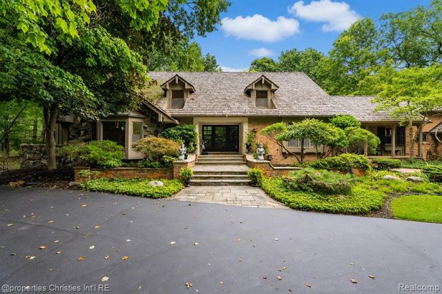 32870 Bingham Lane, Bingham Farms, MI 48025
