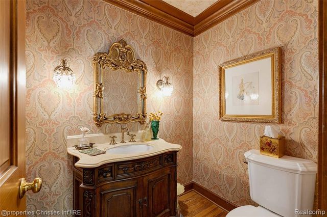 32870 Bingham Lane, Bingham Farms, MI 48025