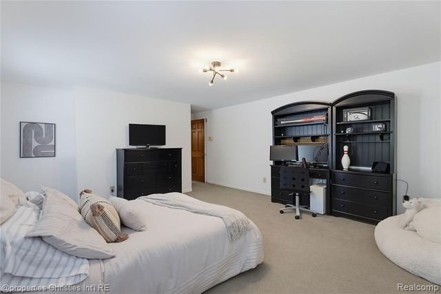 32870 Bingham Lane, Bingham Farms, MI 48025