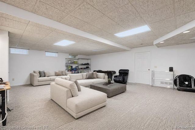 32870 Bingham Lane, Bingham Farms, MI 48025