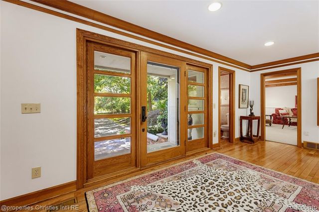 32870 Bingham Lane, Bingham Farms, MI 48025