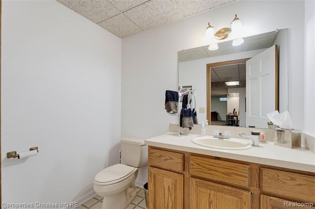 32870 Bingham Lane, Bingham Farms, MI 48025