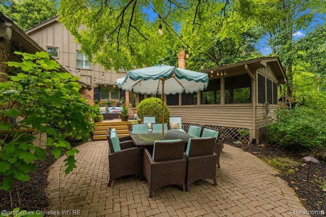 32870 Bingham Lane, Bingham Farms, MI 48025
