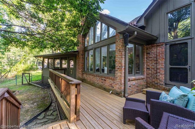 32870 Bingham Lane, Bingham Farms, MI 48025