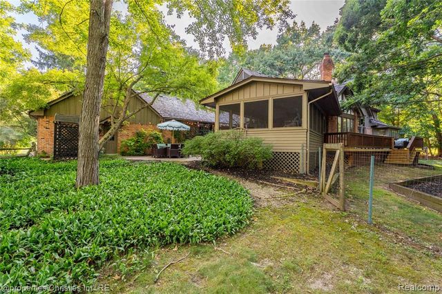 32870 Bingham Lane, Bingham Farms, MI 48025