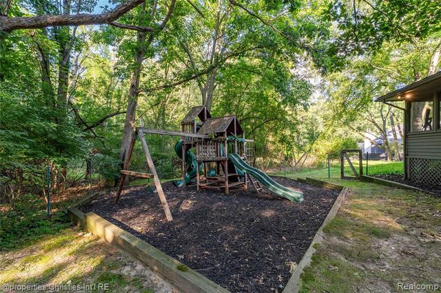 32870 Bingham Lane, Bingham Farms, MI 48025
