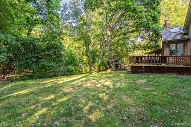 32870 Bingham Lane, Bingham Farms, MI 48025