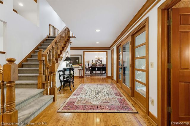 32870 Bingham Lane, Bingham Farms, MI 48025