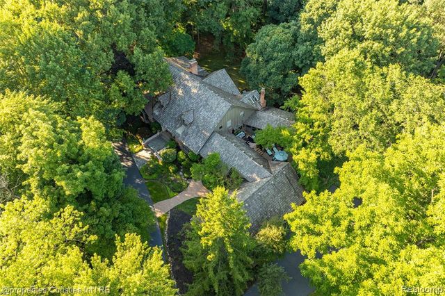 32870 Bingham Lane, Bingham Farms, MI 48025