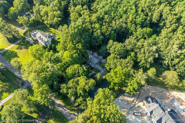 32870 Bingham Lane, Bingham Farms, MI 48025