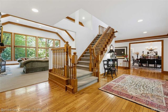 32870 Bingham Lane, Bingham Farms, MI 48025