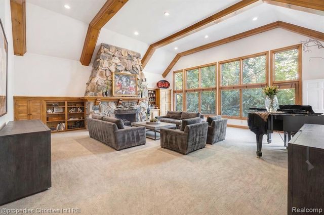 32870 Bingham Lane, Bingham Farms, MI 48025