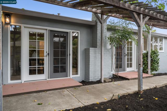 3188 Fitzpatrick Dr, Concord, CA 94519