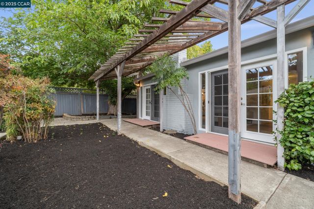 3188 Fitzpatrick Dr, Concord, CA 94519