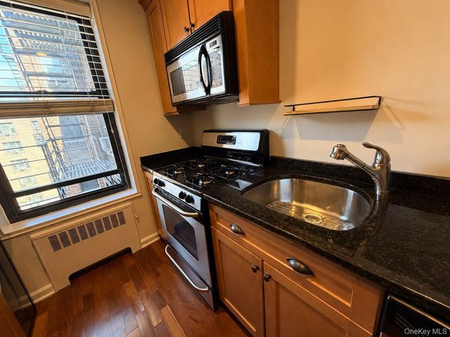 325 Main Street 5D, White Plains, NY 10601