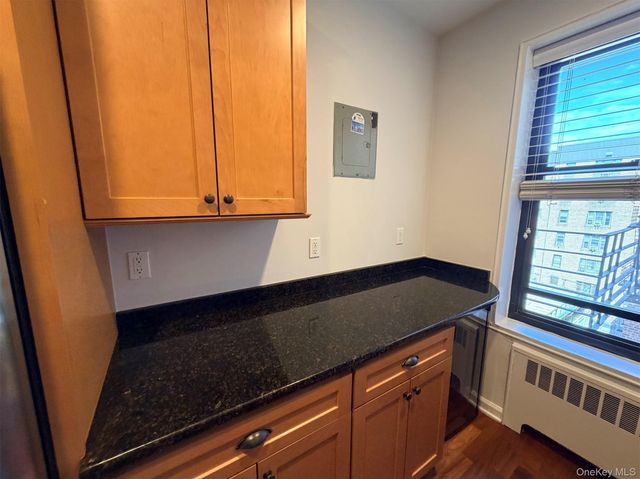 325 Main Street 5D, White Plains, NY 10601