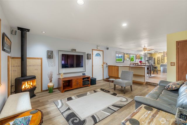 24648 96th Avenue S, Kent, WA 98030