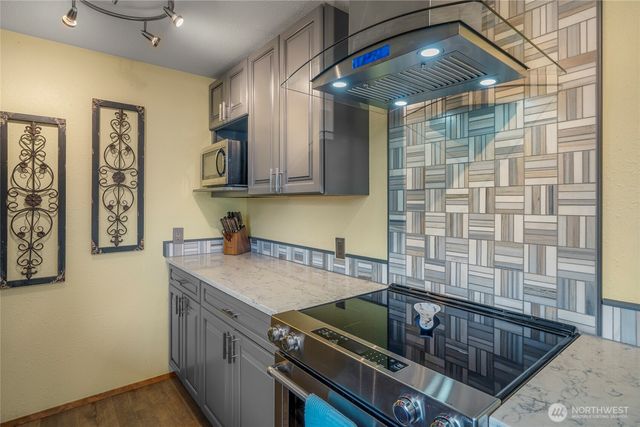 24648 96th Avenue S, Kent, WA 98030