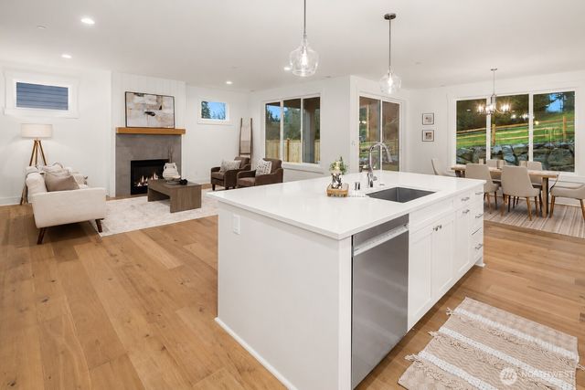 21609 Poplar Way, Brier, WA 98036