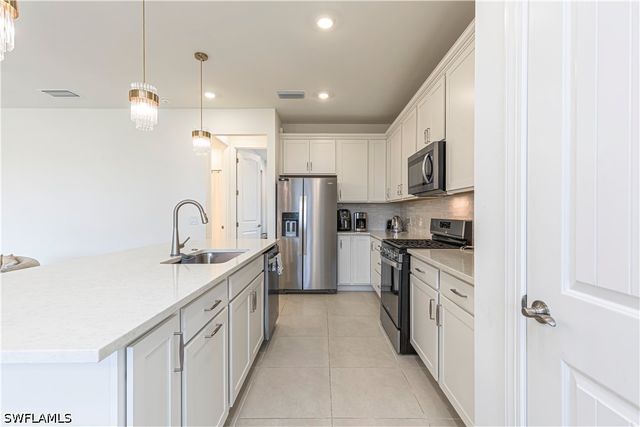 1854 Mesa LN, Naples, FL 34120