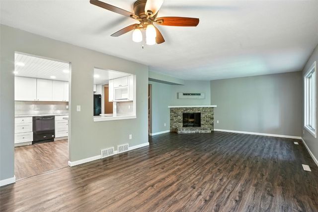 1759 Applewood Place, Cedar Rapids, IA 52402