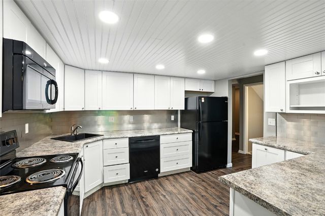 1759 Applewood Place, Cedar Rapids, IA 52402