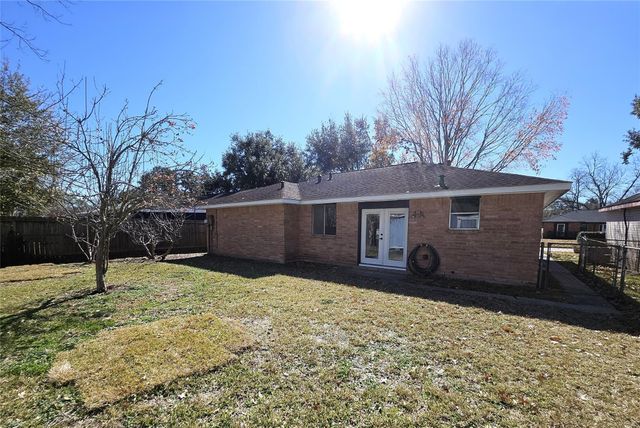 815 Merribrook Lane, Friendswood, TX 77546