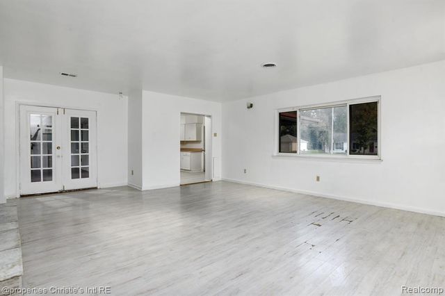 19156 Old Homestead Drive, Harper Woods, MI 48225