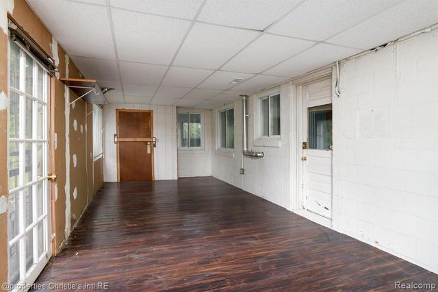 19156 Old Homestead Drive, Harper Woods, MI 48225