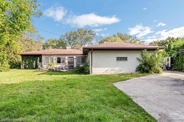 19156 Old Homestead Drive, Harper Woods, MI 48225