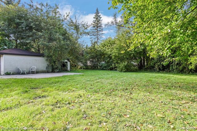 19156 Old Homestead Drive, Harper Woods, MI 48225