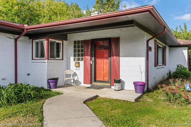 19156 Old Homestead Drive, Harper Woods, MI 48225