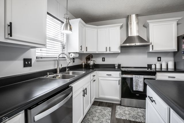 1043 Lichfield Lane, Westfield, IN 46074
