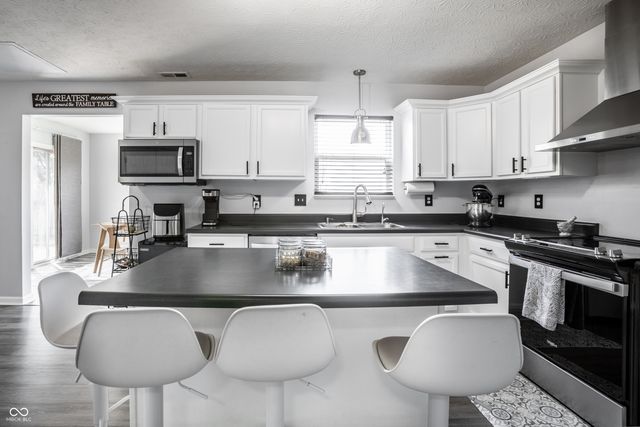 1043 Lichfield Lane, Westfield, IN 46074