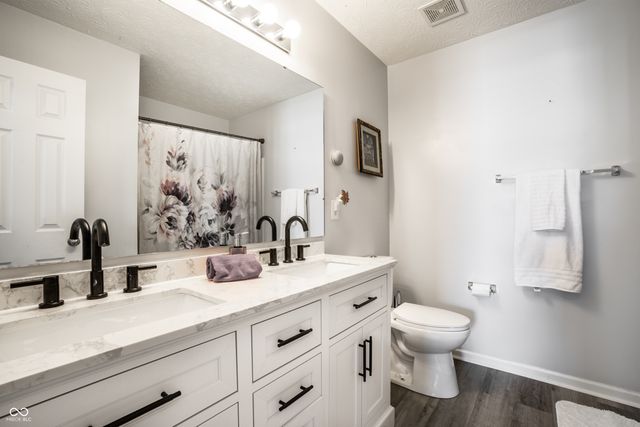 1043 Lichfield Lane, Westfield, IN 46074