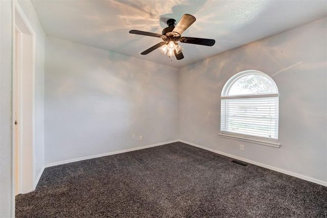 10904 N Blackwelder Avenue, Oklahoma City, OK 73120