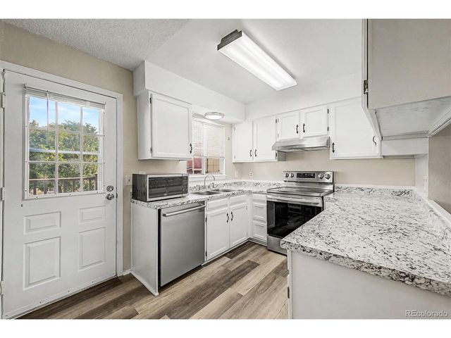 6708 S Holland Way, Littleton, CO 80128