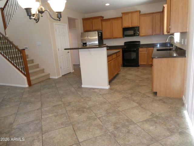 9184 W MEADOW Drive, Peoria, AZ 85382